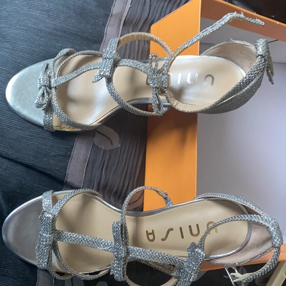 Women’s shoes - Picture 1 of 2